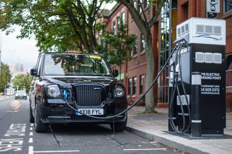Cover Image for London: 50.000 Ladepunkte im Jahr 2025 für bis zu 330.000 E-Autos