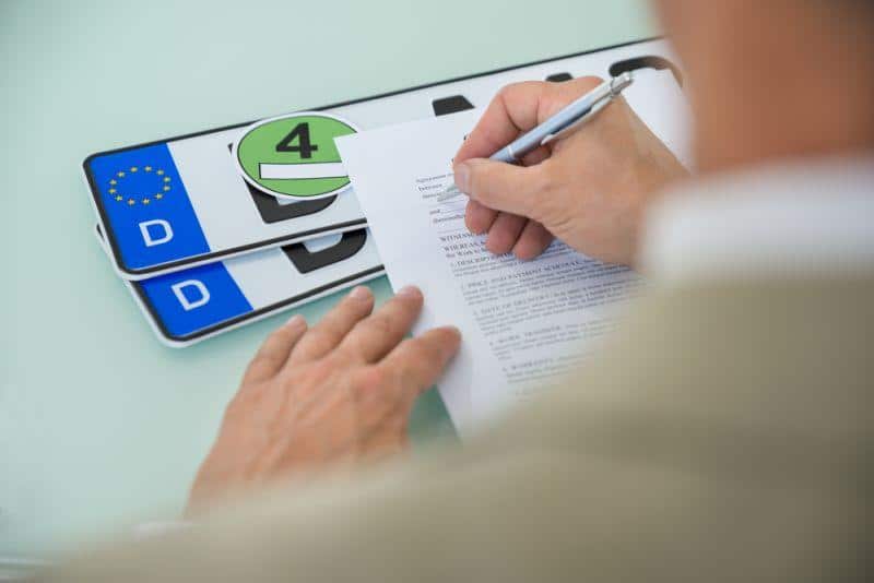 Cover Image for China steigert den Absatz von Elektroautos durch Abschaffung begrenzter Kennzeichenkontingente