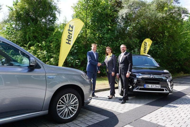 Cover Image for Hertz Deutschland baut E-Offensive aus und flottet 50 Mitsubishi Outlander PHEV ein