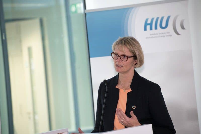 Cover Image for Forschungsministerin Karliczek fordert gemeinsames Engagement für Batteriezellforschung