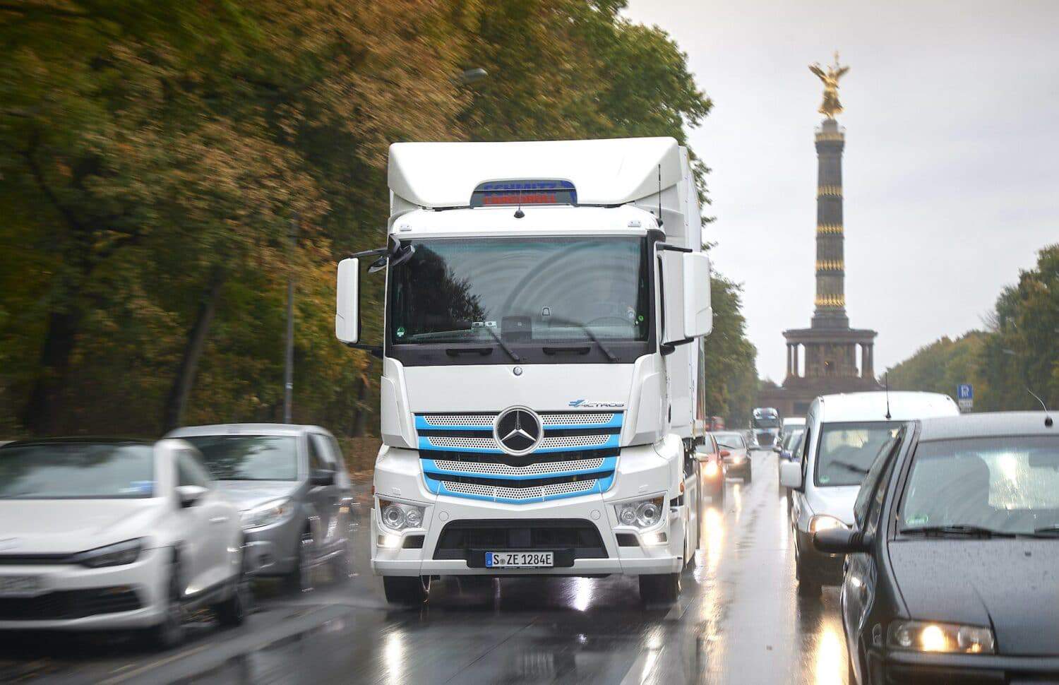 Cover Image for Daimler Trucks & Buses will CO2-neutrale Neufahrzeugflotte bis 2039