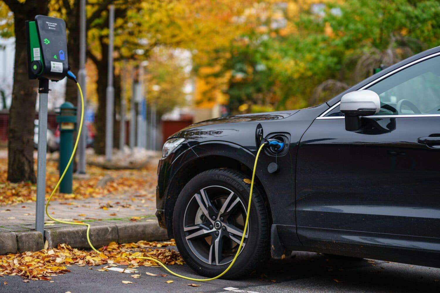 Absatz von PHEV doppelt so stark gewachsen wie E-Auto-Absatz in 10/2019