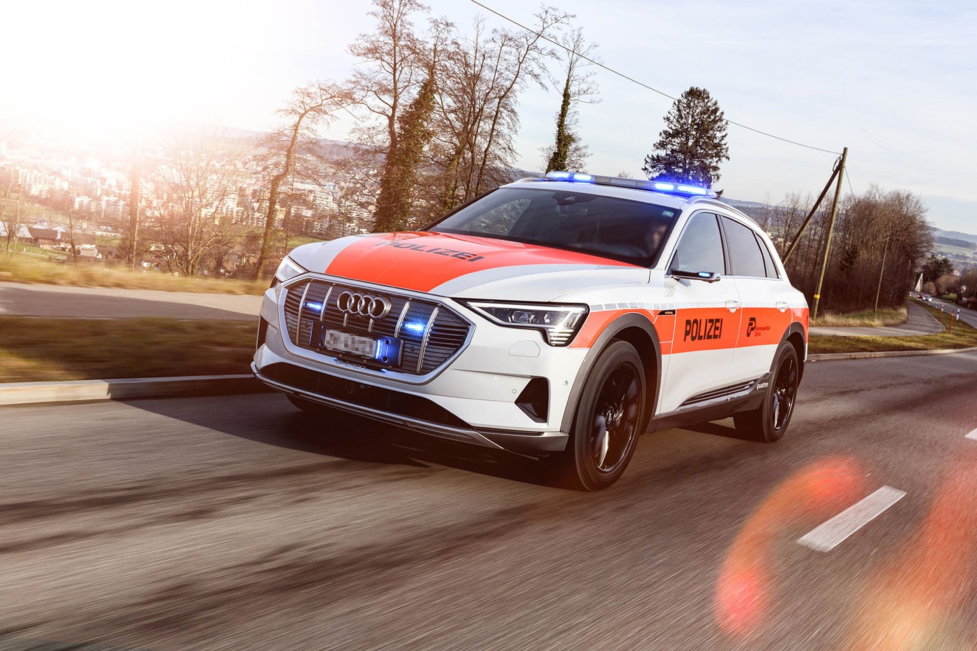 Cover Image for Schweizer Polizei setzt auf Audi e-tron mit dem ein oder anderen Extra