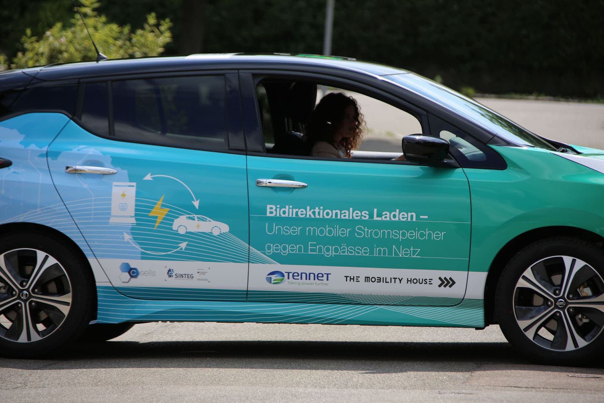 V2G-fähige Elektroautos speichern überschüssige Windenergie und sparen CO2