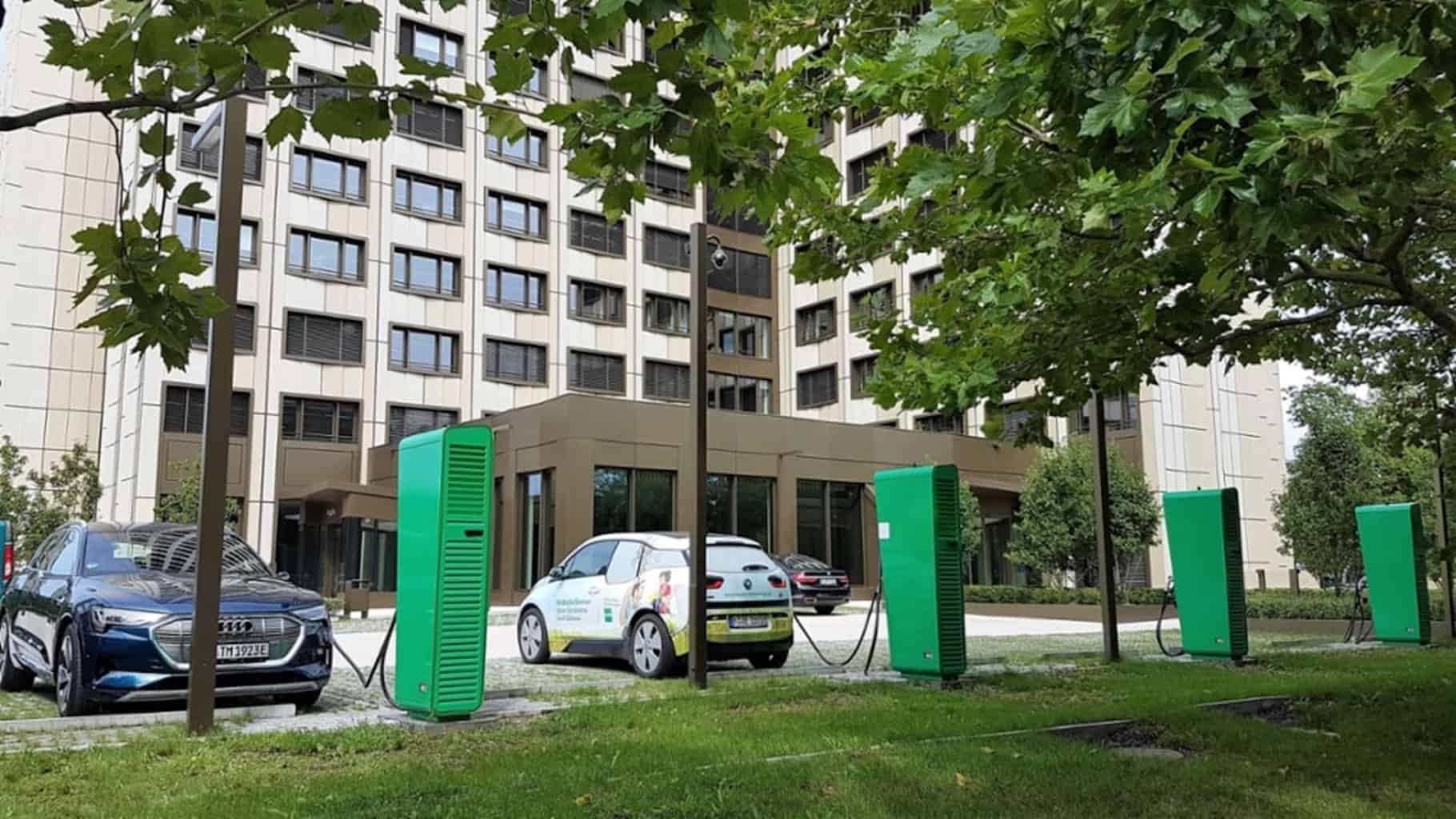 Cover Image for Mit ISO-Standard 15118 Elektroautos ohne Ladekarte laden