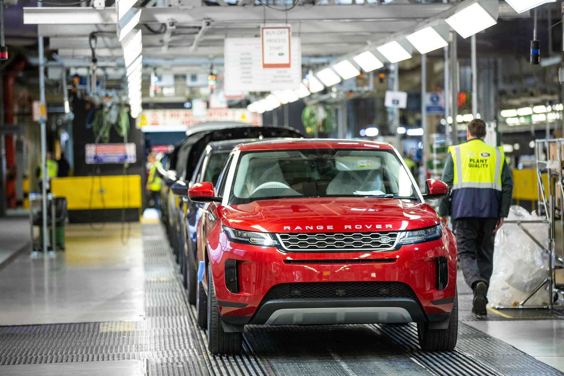 Cover Image for Land Rover wird zunehmend elektrisch