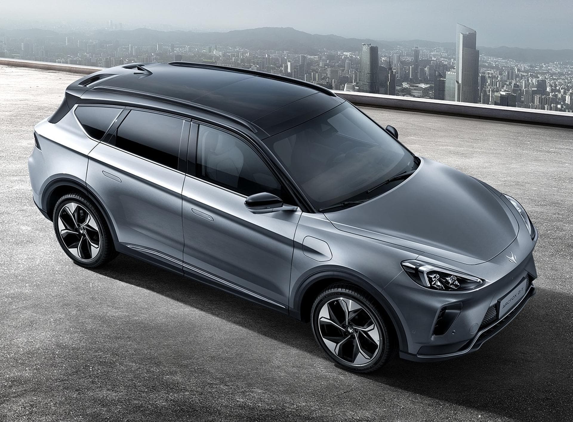 Arcfox Alpha-T kommt mit über 650 km Reichweite in China auf die Straße