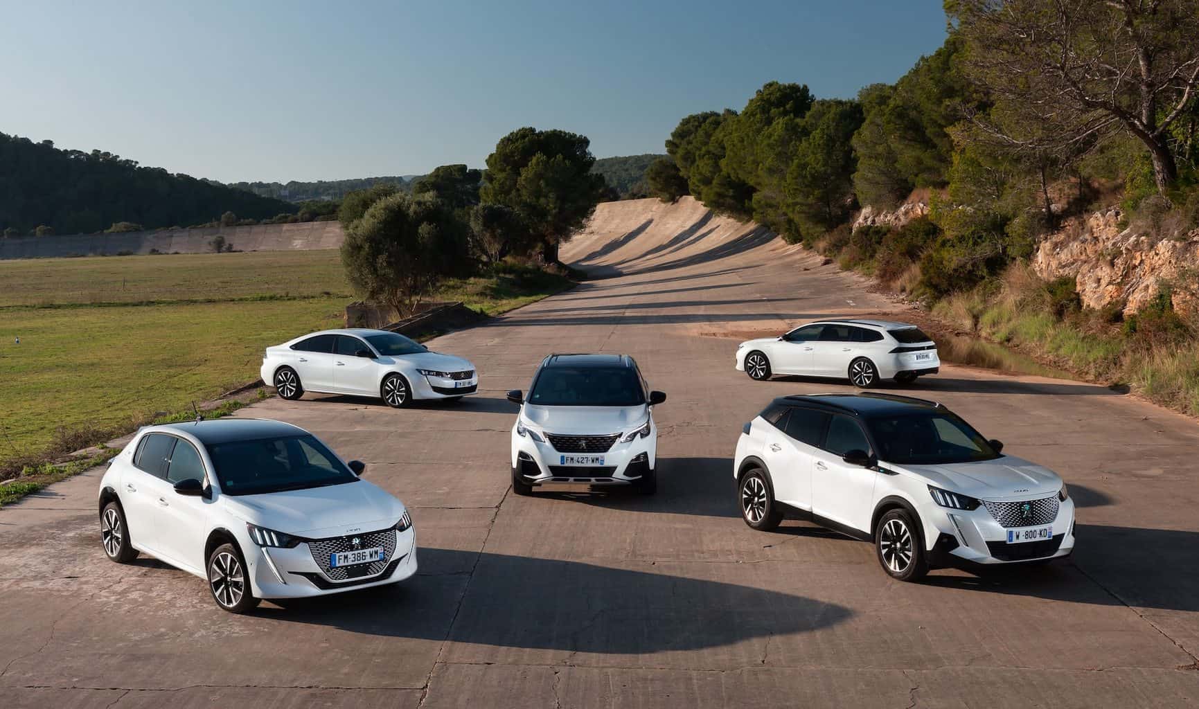 Peugeot bietet Versicherungs-Flatrate für Elektroautos und Plug-In Hybride