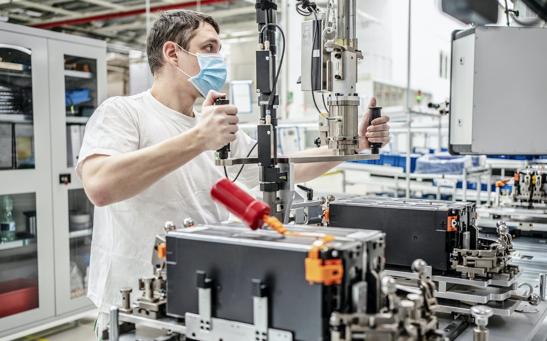 Cover Image for Skoda startet Batterieproduktion nach Corona-Pause wieder