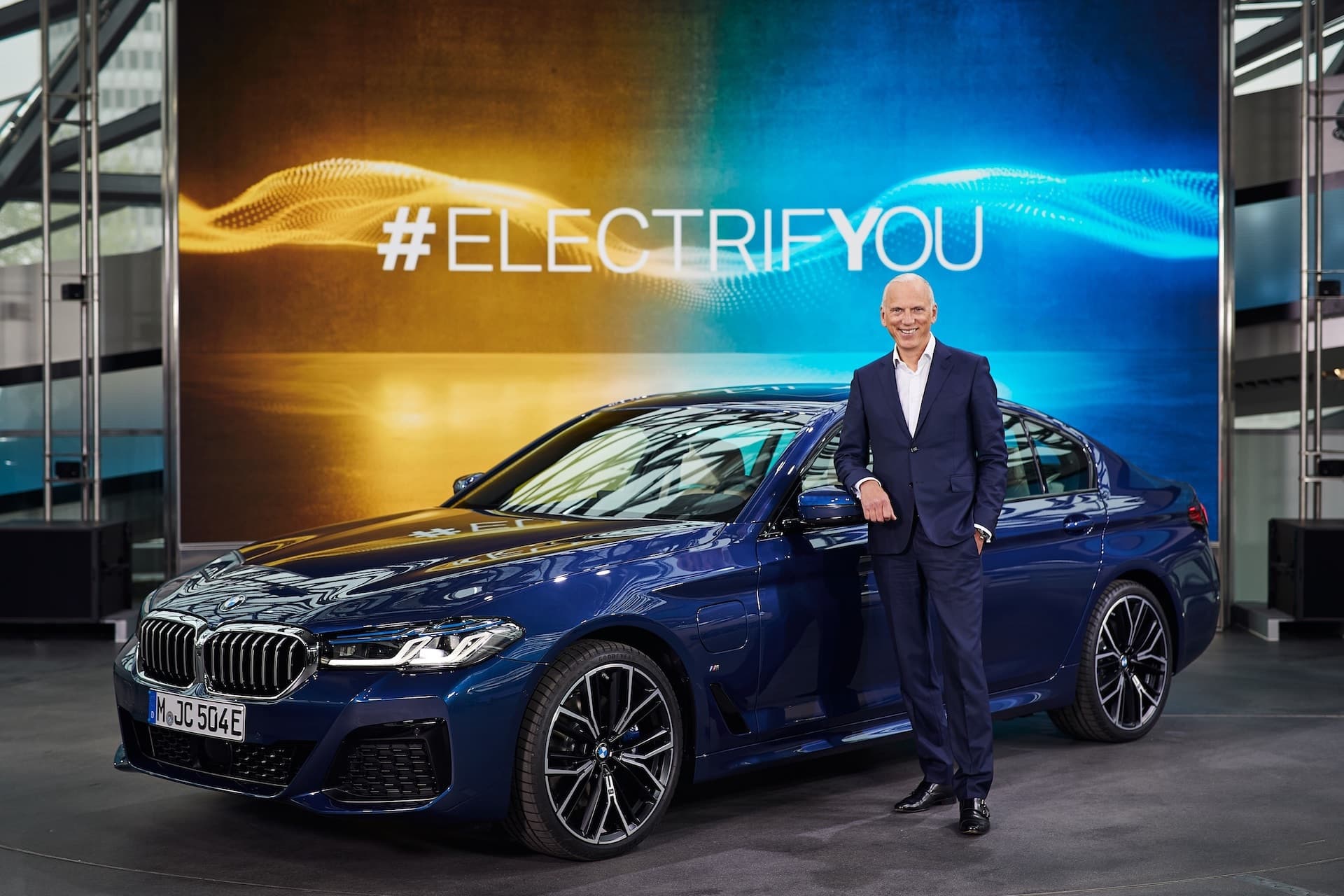 Cover Image for BMW: Plug-in nur sinnvoll, „wenn er regelmäßig geladen und rein elektrisch gefahren wird“