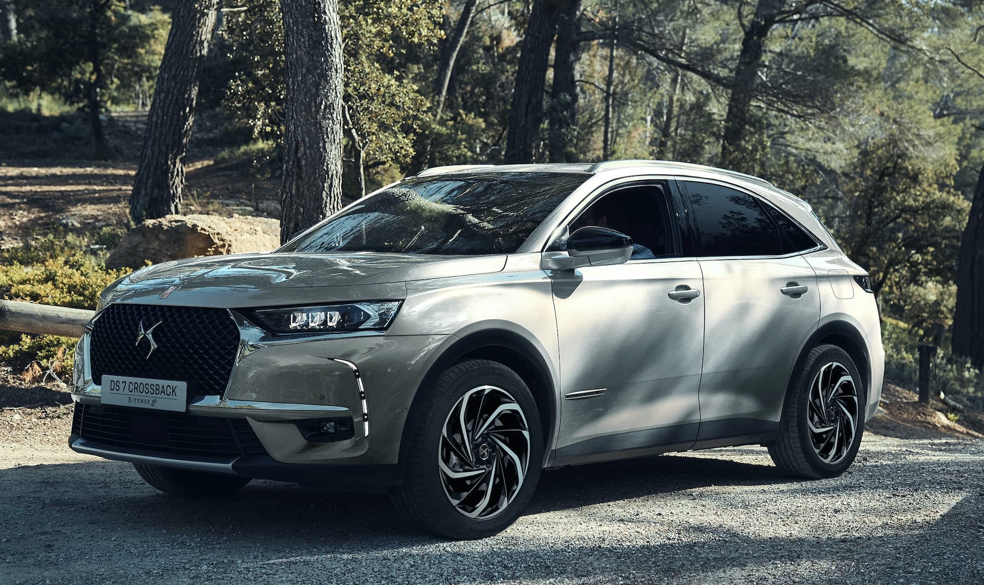 Cover Image for DS kündigt DS 7 Crossback mit kleinerem Plug-in-Antrieb an