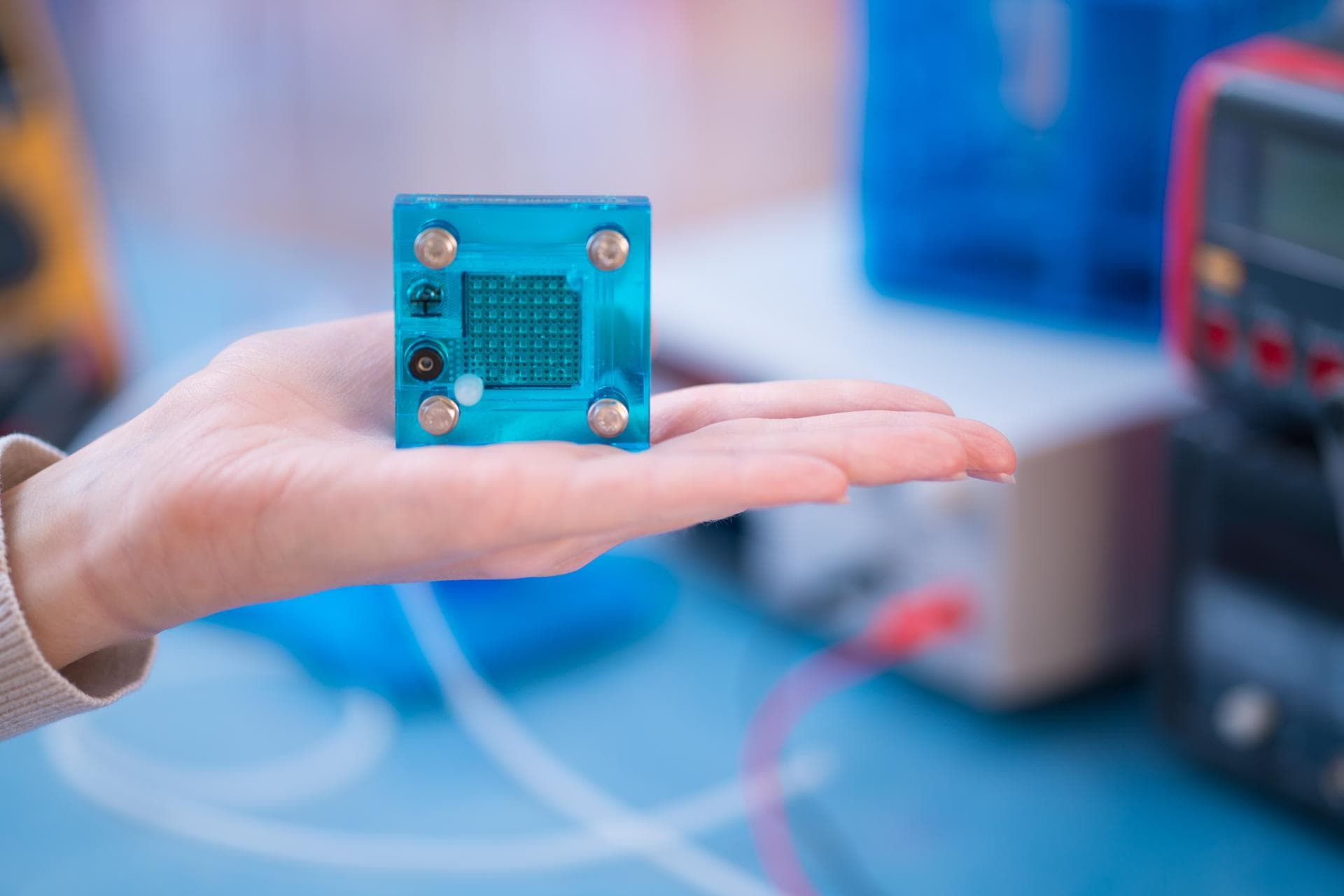 Cover Image for Elektrifizierungsexperte setzt auf Brennstoffzelle zu Lande, Wasser und Luft