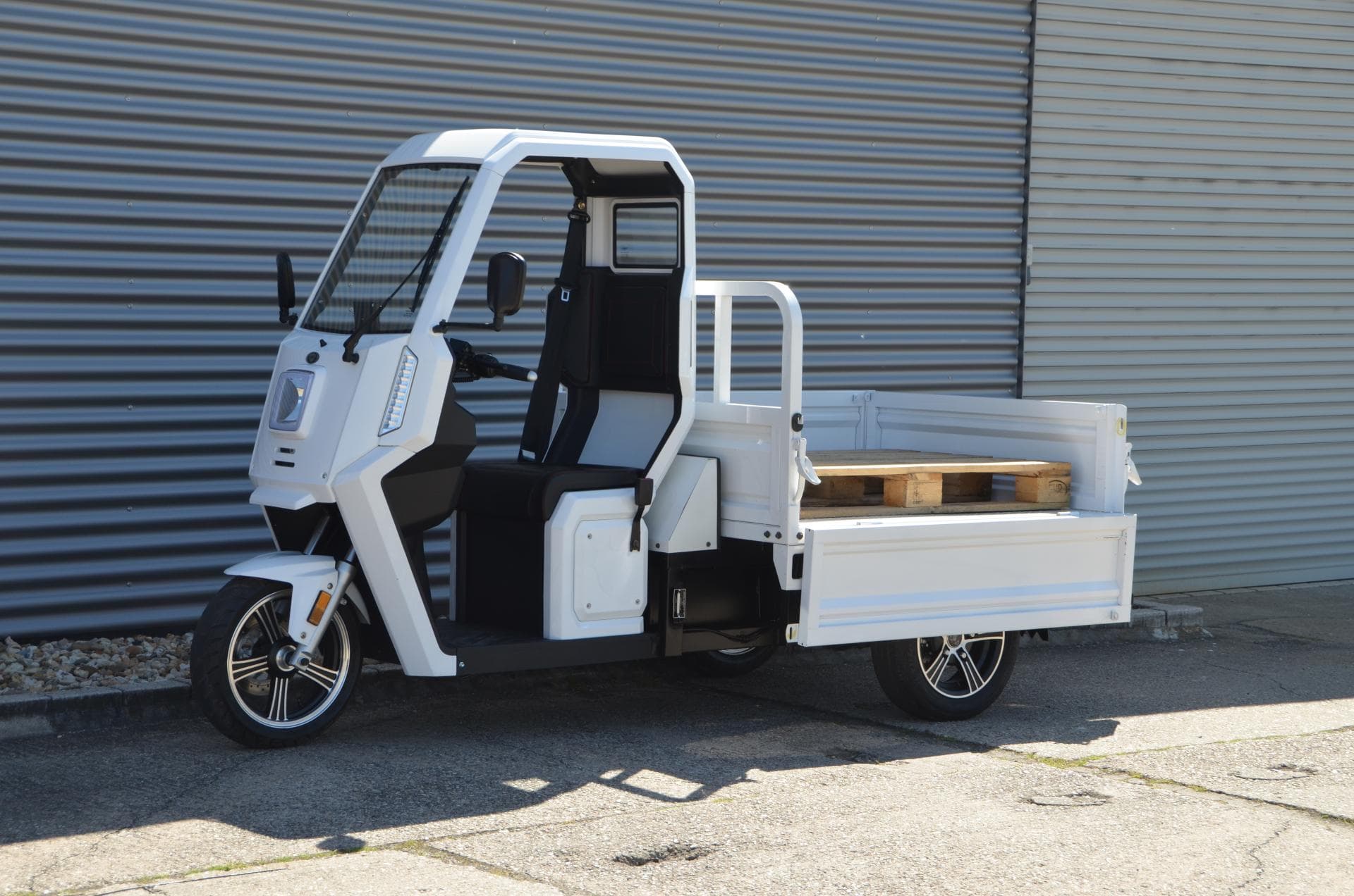 Cover Image for ARI 345 – Die kleine Elektro-Ameise mit großer Zuladung