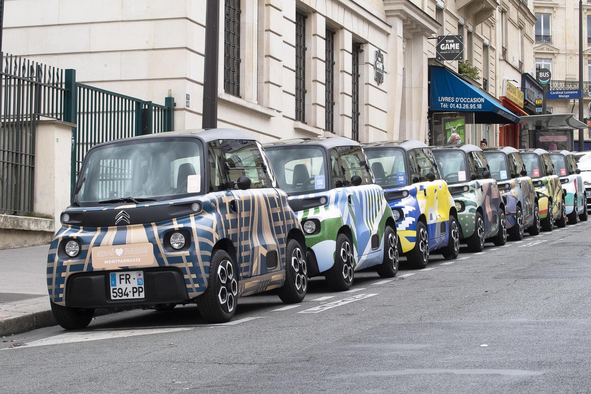 Elektro-Zweisitzer Citroën Ami präsentiert sich farbenfroh in Paris