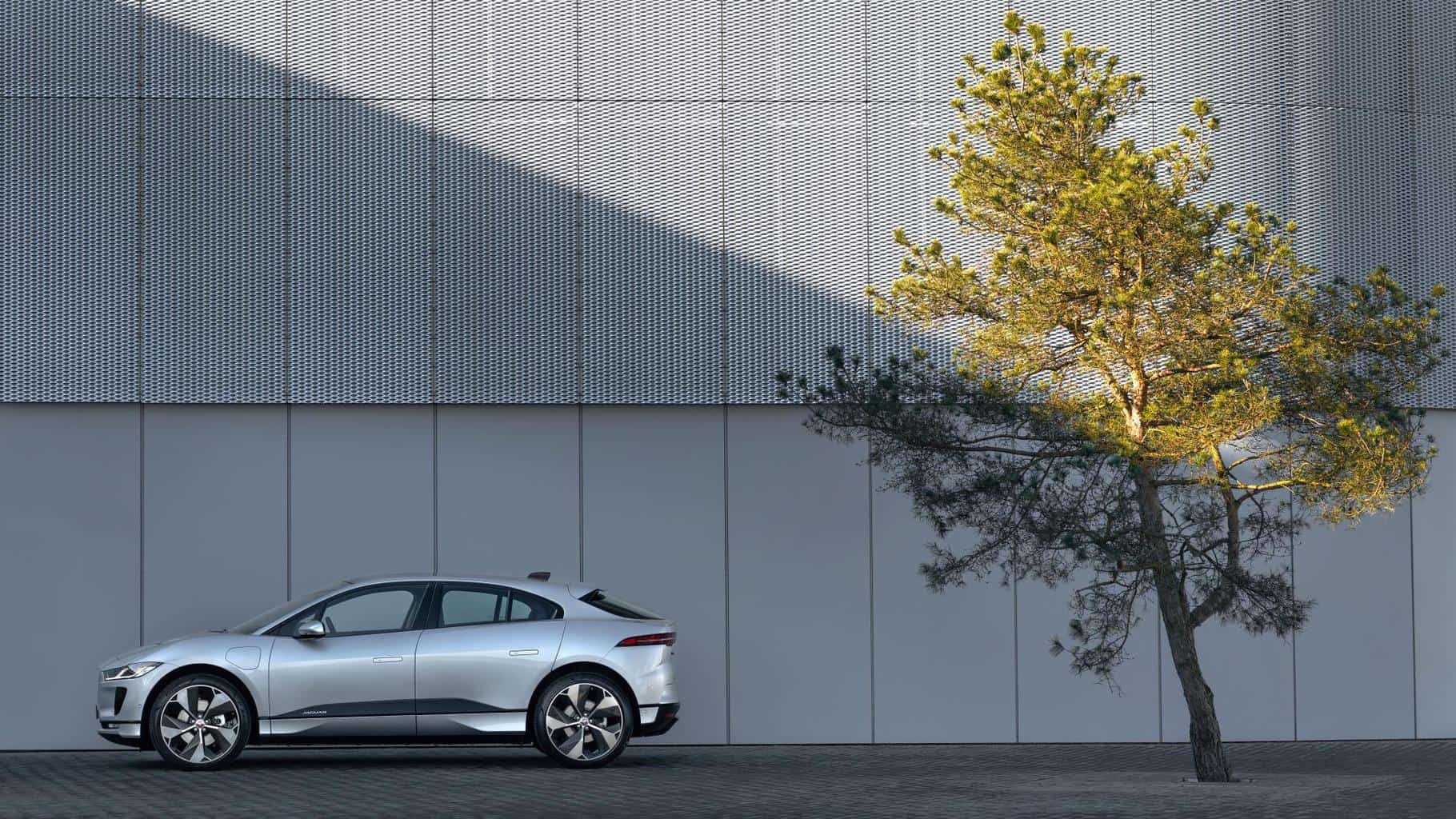 Cover Image for Jaguar stellt neue Taxi-Version des elektrischen Performance-SUV I-PACE vor