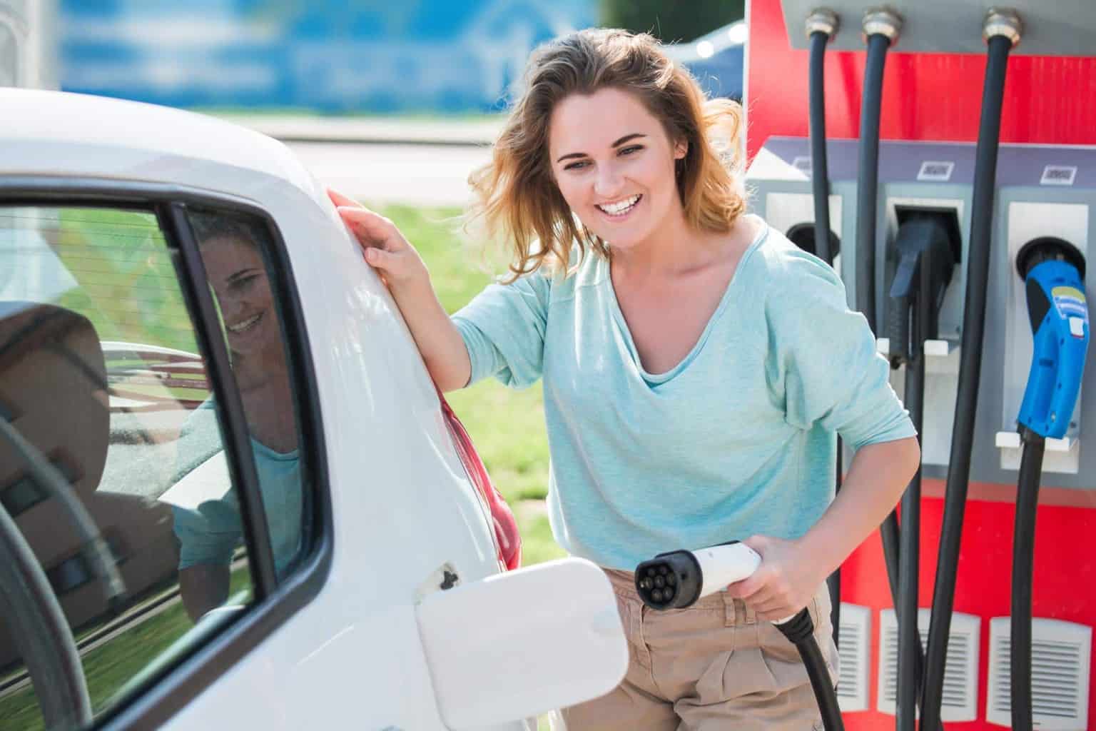 Cover Image for PSA stattet alle Standorte mit Ladestationen für Elektroautos aus