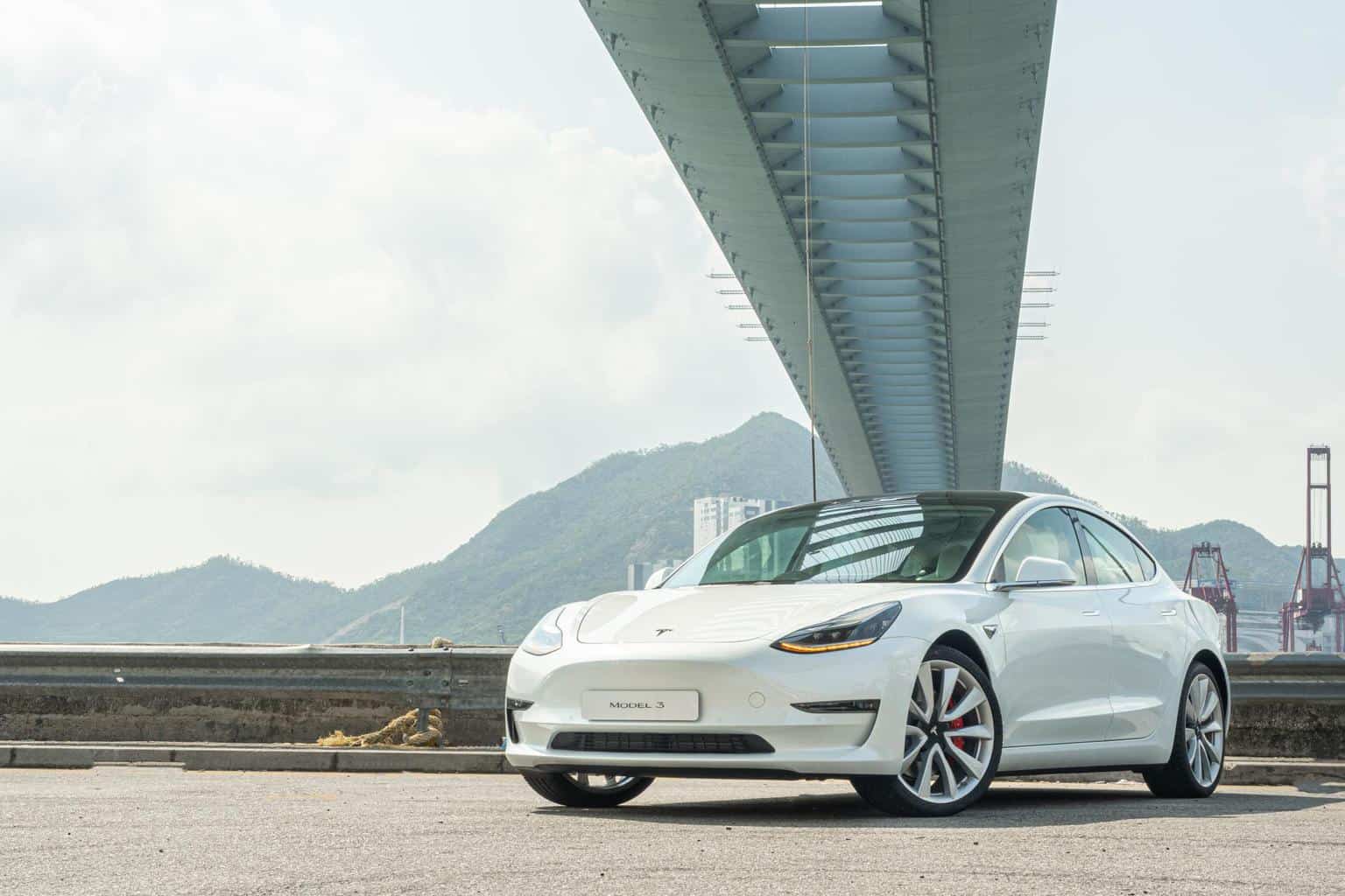 Dieses Pflegepersonal darf Tesla Model 3 als Dienstwagen nutzen