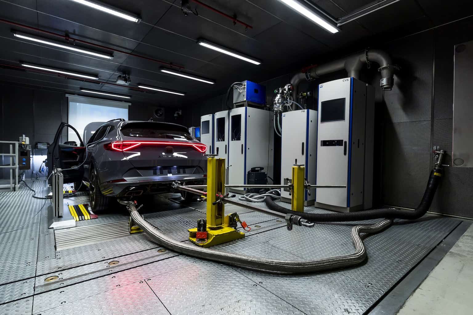 Seat nimmt neues Motoren-Testzentrum in Betrieb