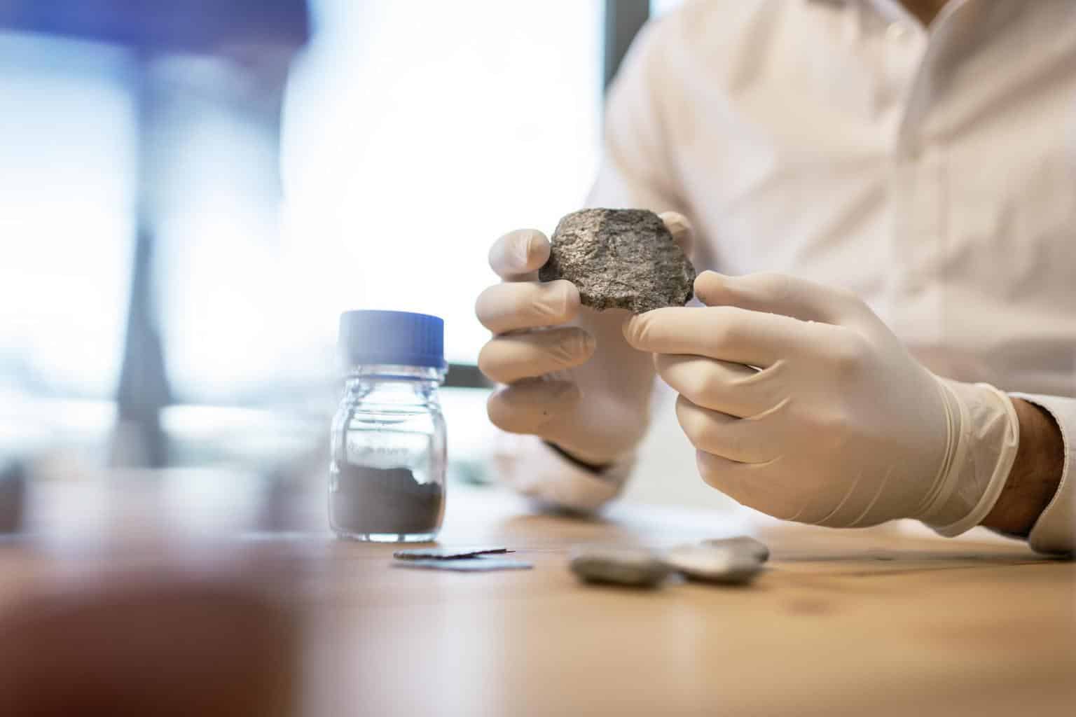 BMW beauftragt Studie zu nachhaltigem Lithiumabbau