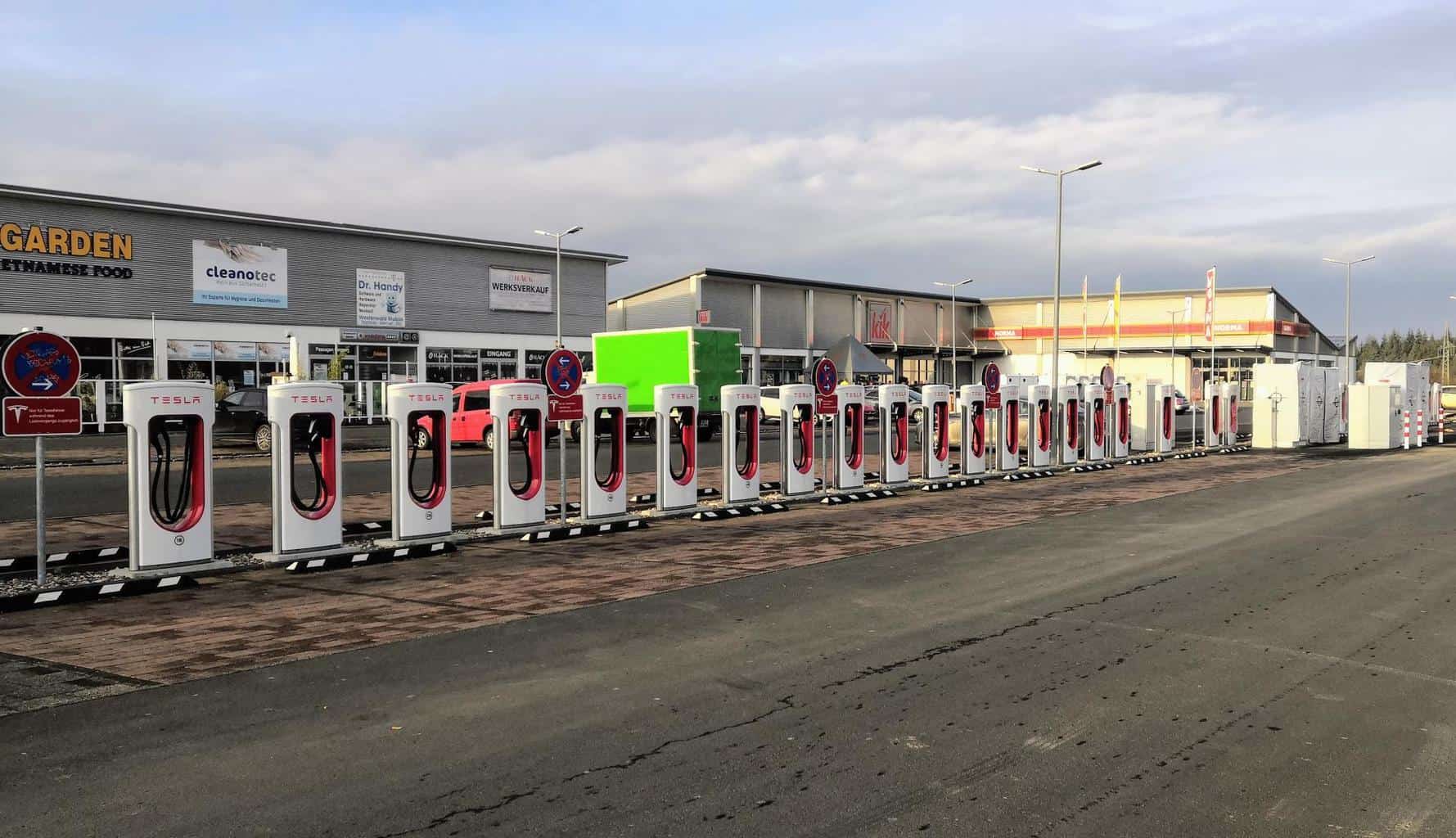 Deutschland erhält größten Tesla Supercharger Zentraleuropas