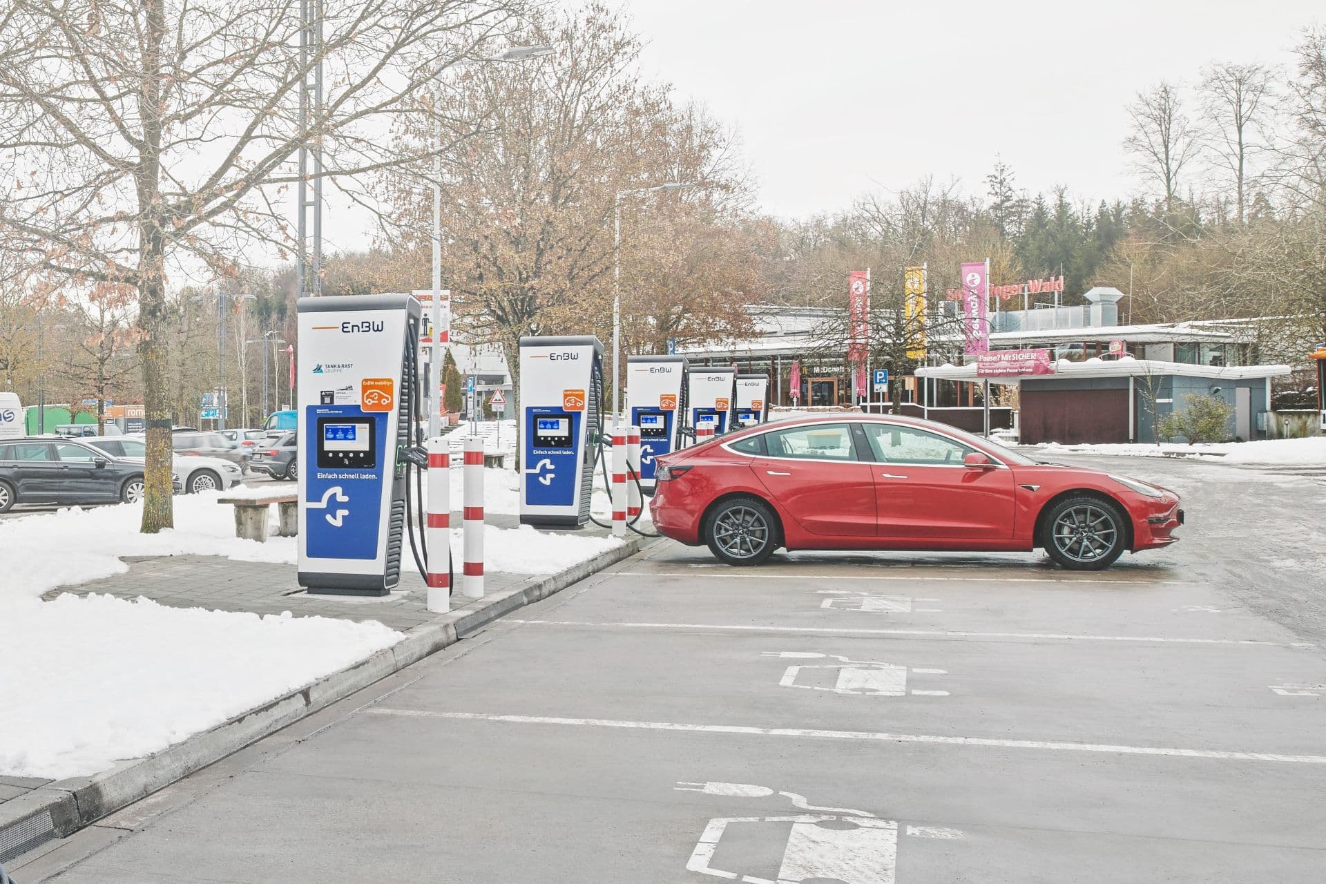 Cover Image for EnBW verspricht: „Ultraschnelles Laden an der Autobahn“