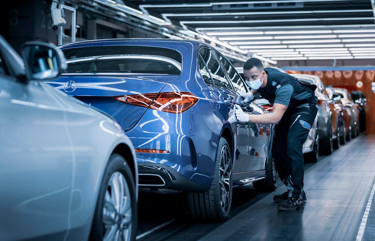 Cover Image for Mercedes-Benz bereitet Produktion der neuen C-Klasse Plug-in-Hybride vor
