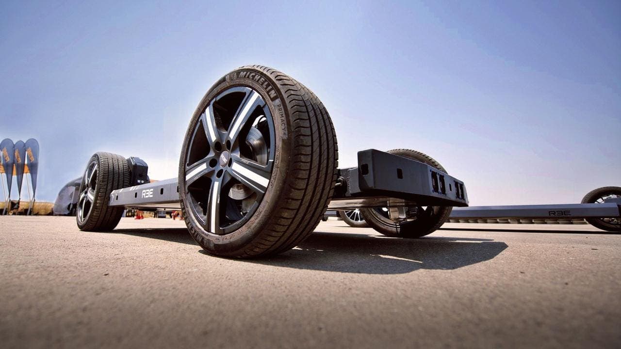 REE & Magna bringen modulare E-Autos „Powered by REE“ auf die Straße