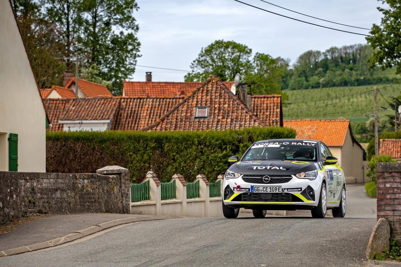 Cover Image for Opel Corsa e-Rally besteht Feuertaufe in Frankreich