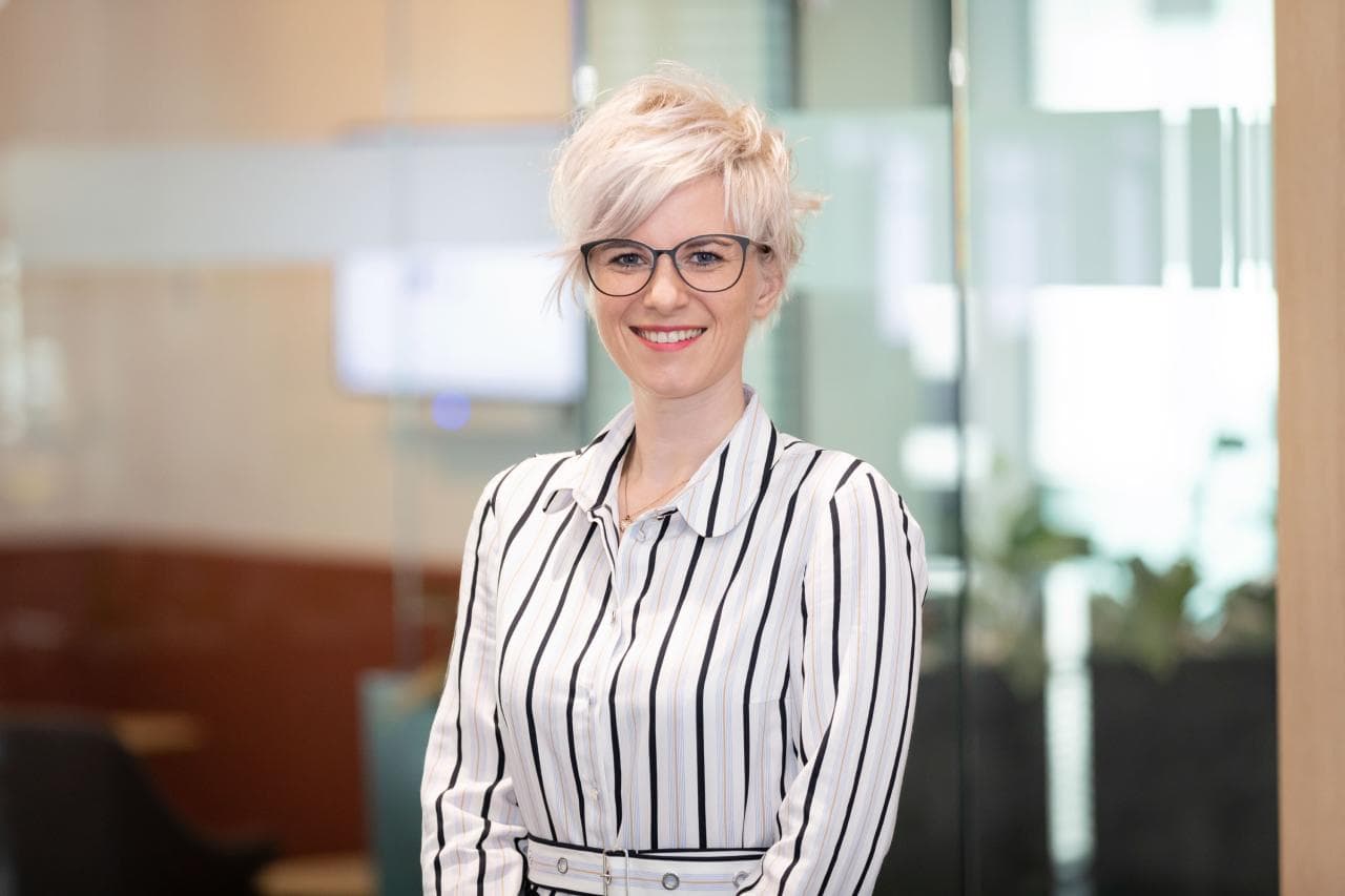 Cover Image for Anna-Lena Majer, Webasto: „Wir stehen lange genug, um auf Arbeit / zu Hause zu laden“