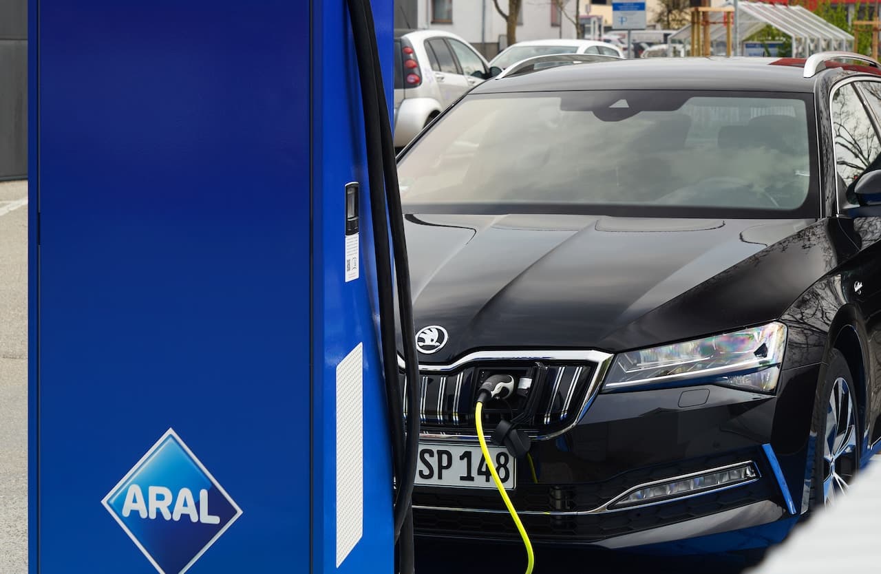 Cover Image for Aral testet Ladesäulen an REWE Supermärkten