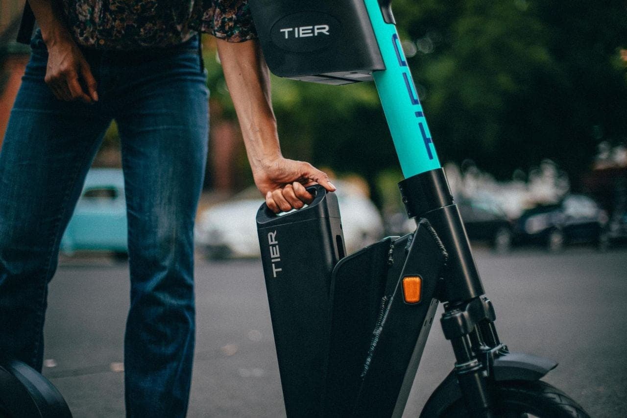 TIER und Nunam: Versorgen Indien mit Strom aus alten E-Scooter-Akkus