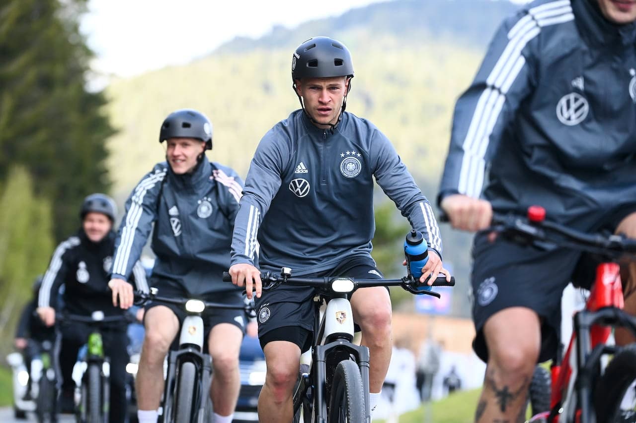 Volkswagen macht Fußball-Nationalmannschaft emissionsfrei mobil