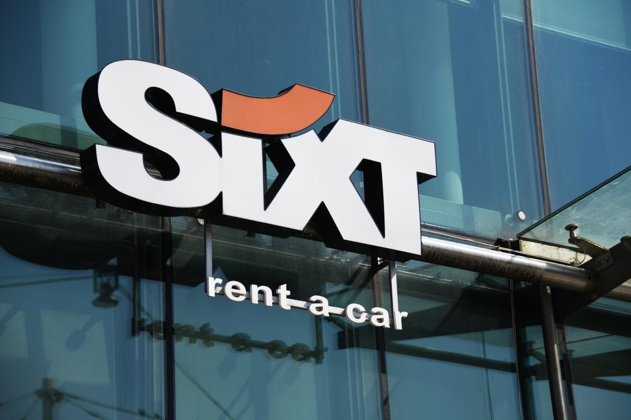 Cover Image for Wie Autovermieter Sixt auf die E-Mobilität und sich änderndes Konsumverhalten reagiert