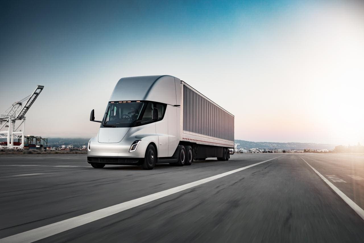 Cover Image for Tesla Semi: Marktstart erst in 2022 – drei Jahre später als ursprünglich geplant