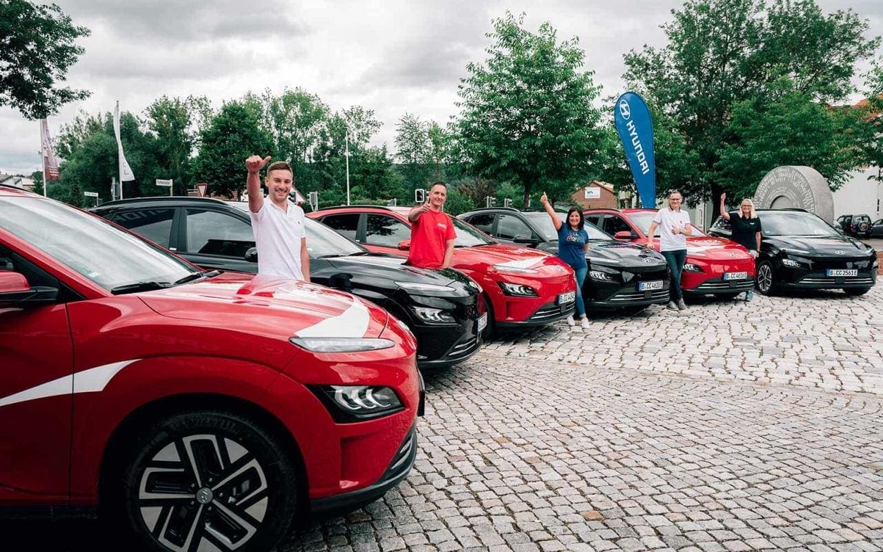 Cover Image for Hyundai KONA elektrisiert Coca-Cola Fahrzeugflotte