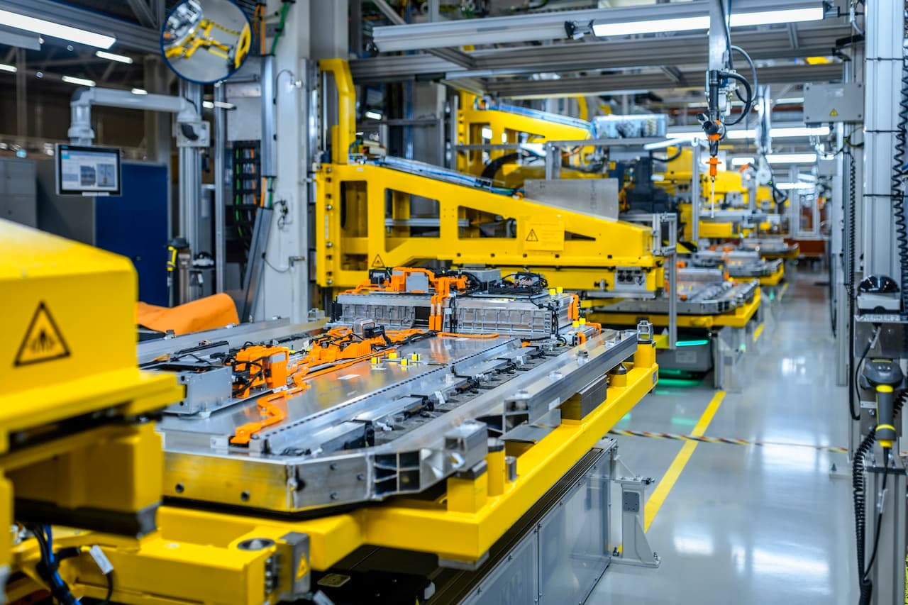 Mercedes-Benz und Grob starten Batteriekooperation