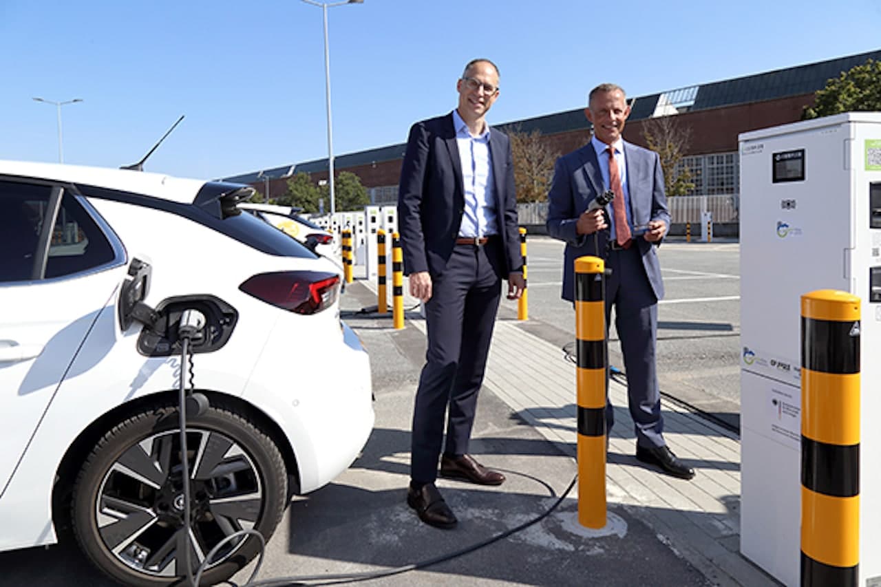 Cover Image for Electric City: Rüsselsheim nimmt Ladefarm mit 152 Ladepunkten in Betrieb