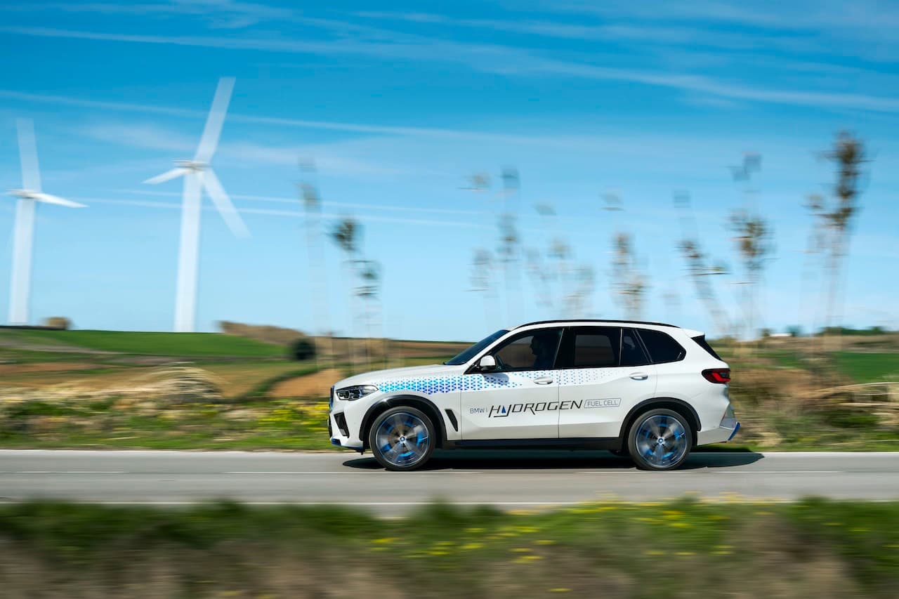Cover Image for „Wasserstoff als wichtige Option“: BMW treibt die Brennstoffzellen-Technologie entschieden voran