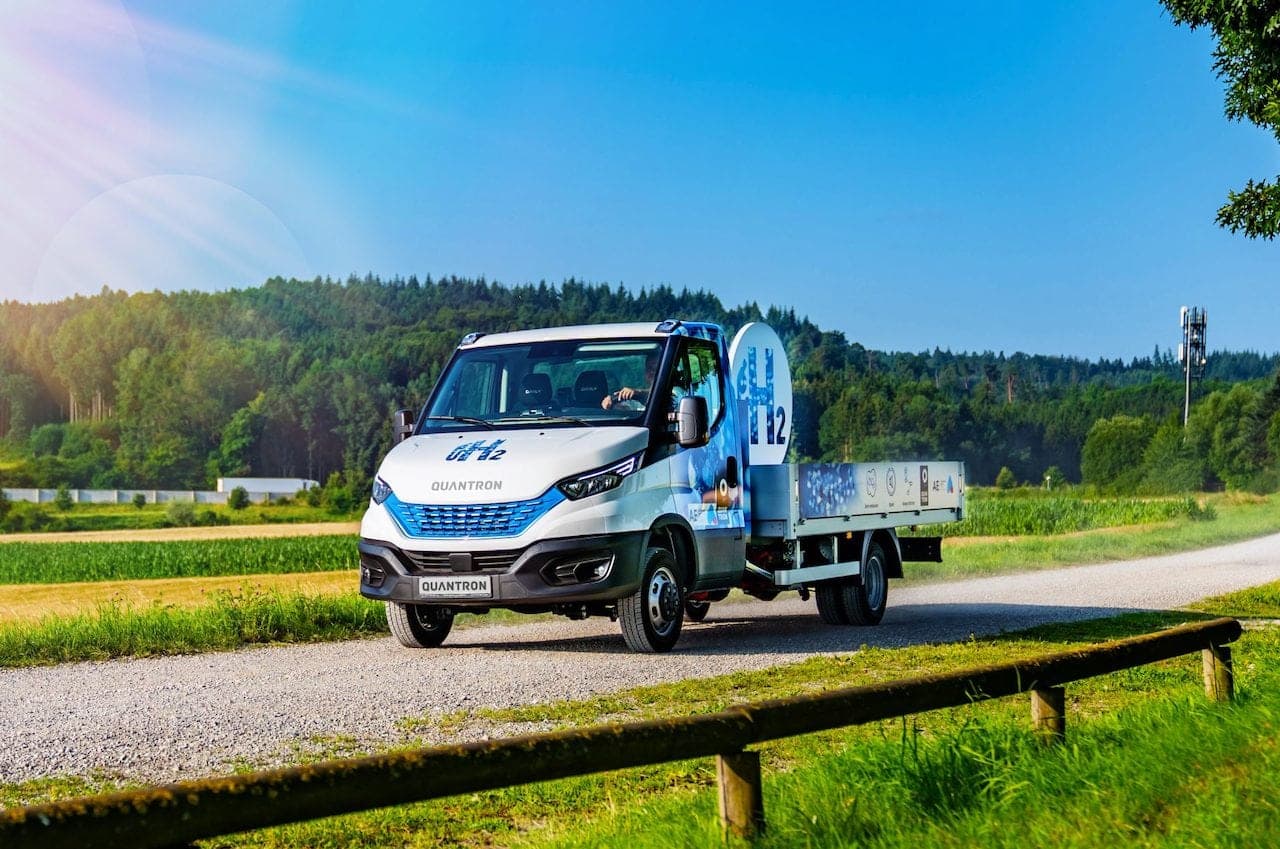 Cover Image for Quantron stellt 3,5-Tonner mit Wasserstoffantrieb vor
