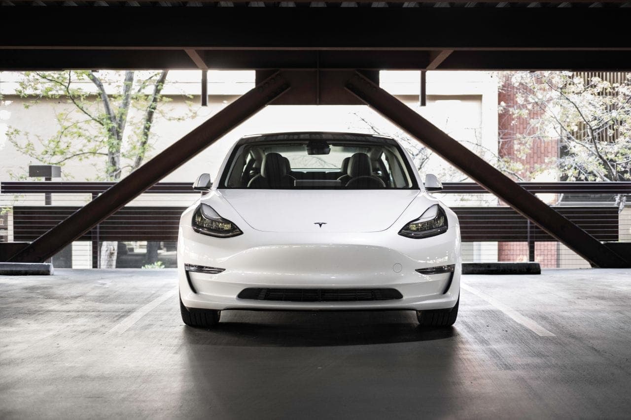 Cover Image for Tesla Q3: Mehr ausgelieferte Fahrzeuge, Umsatz, Gewinn