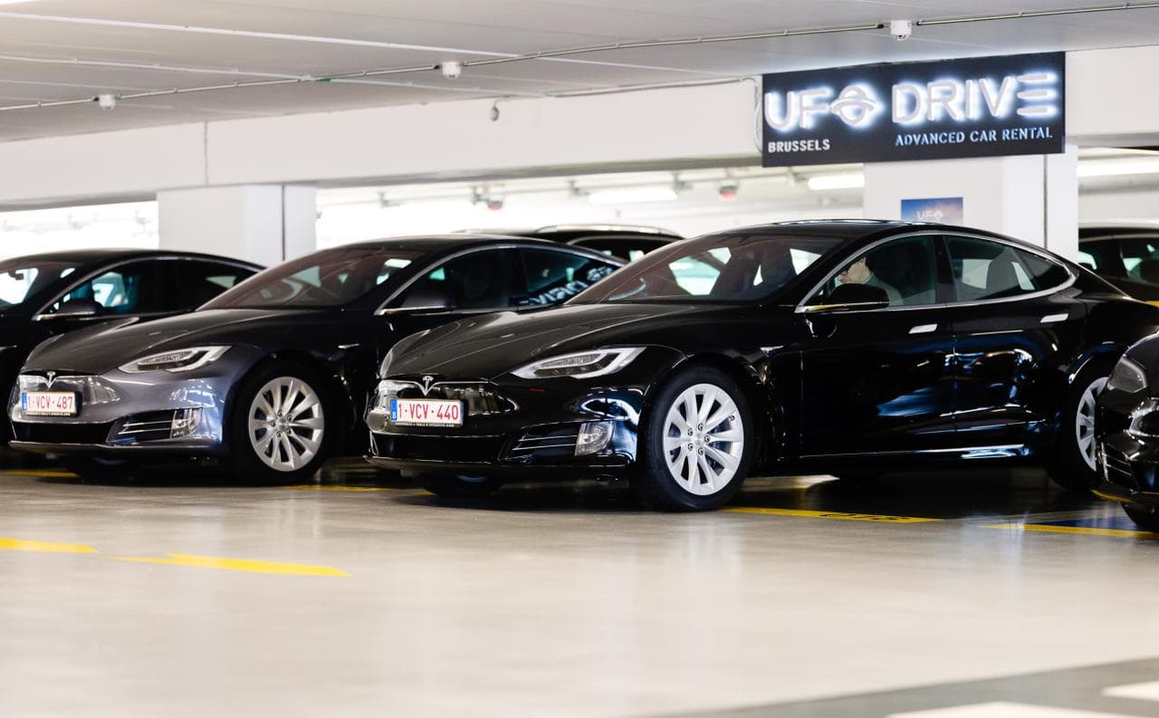 Hertz steigt bei digitalem E-Autovermieter Ufodrive ein