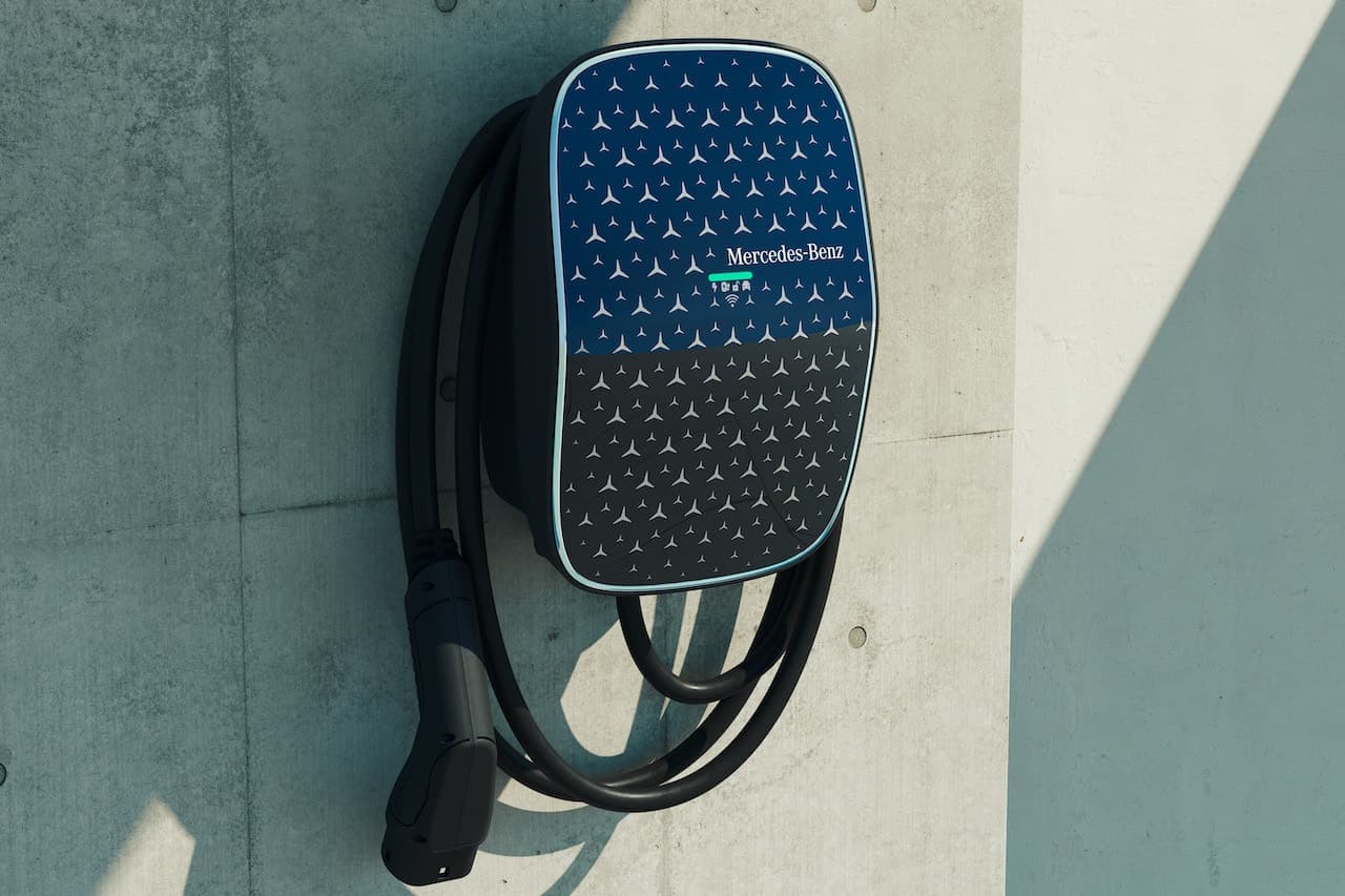 Neue Mercedes-Benz Wallbox lädt Elektroautos vernetzt und intelligent