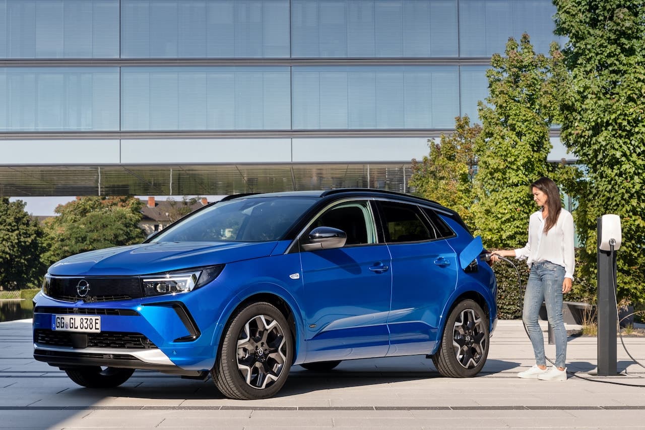 Cover Image for Opel Grandland Plug-in-Hybrid ab 37.112 Euro nach Umweltbonus zu haben