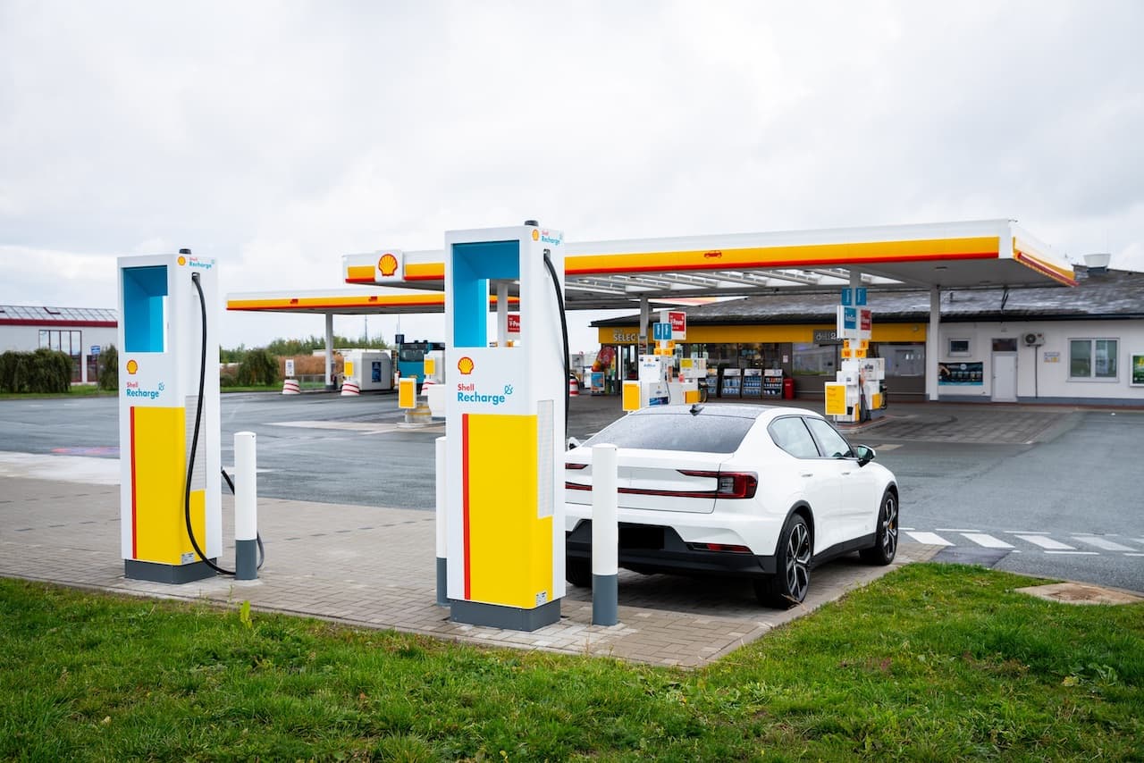 Cover Image for ABB und Shell vertiefen Zusammenarbeit bei Elektroauto-Ladeinfrastruktur