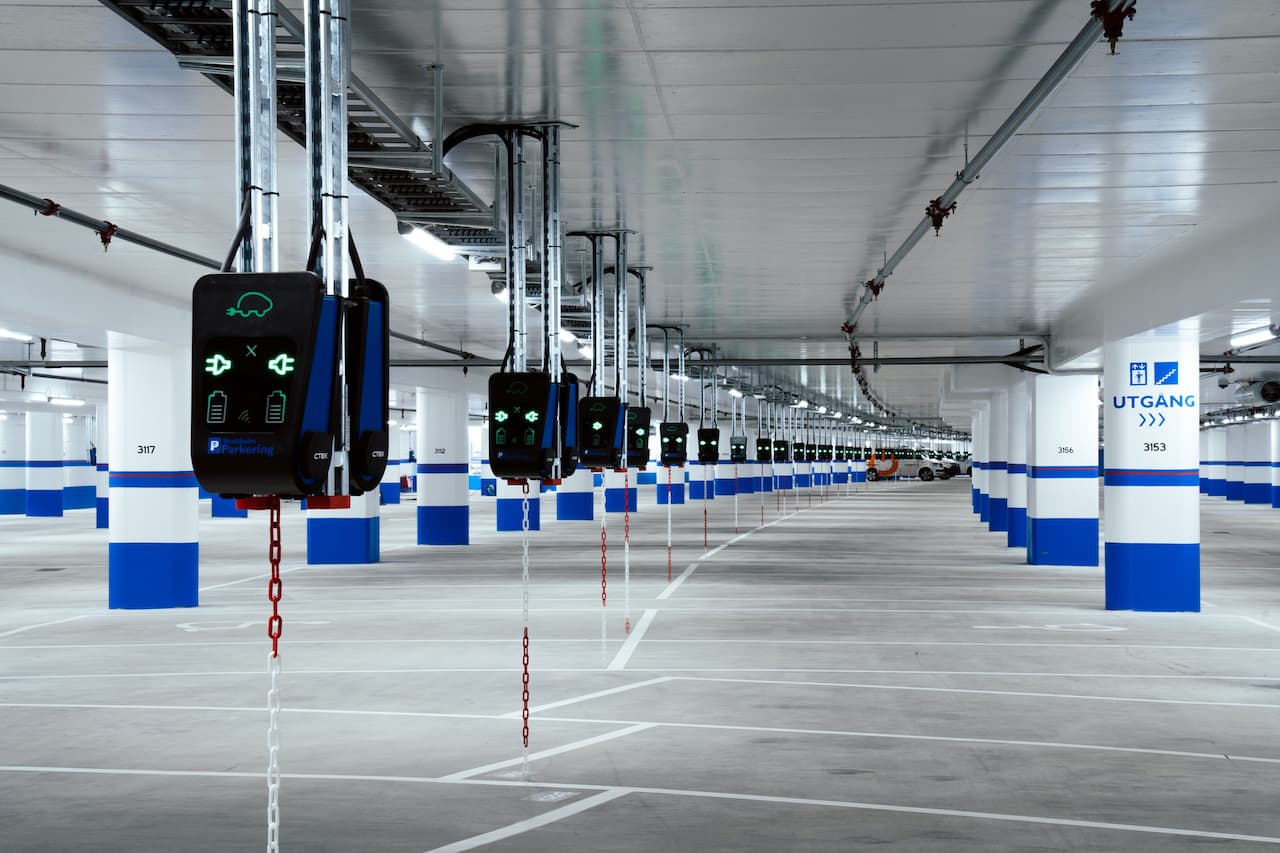 Cover Image for CTEK stellt 1000 Ladepunkte für Europas größtes Elektroauto-Parkhaus in Stockholm