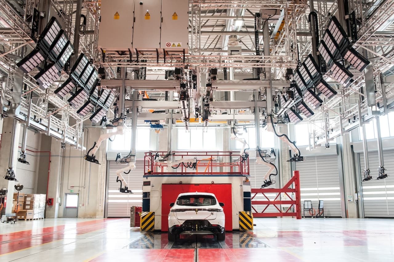 Stellantis investiert in neuartige Testzentren für E-Autos