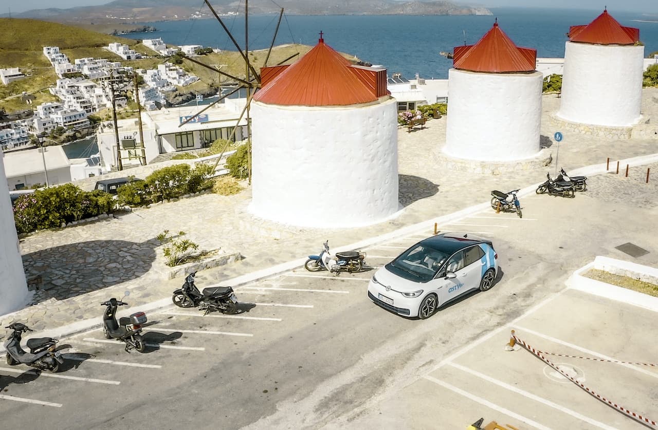Volkswagen startet nachhaltige Mobilitätsdienste auf Astypalea