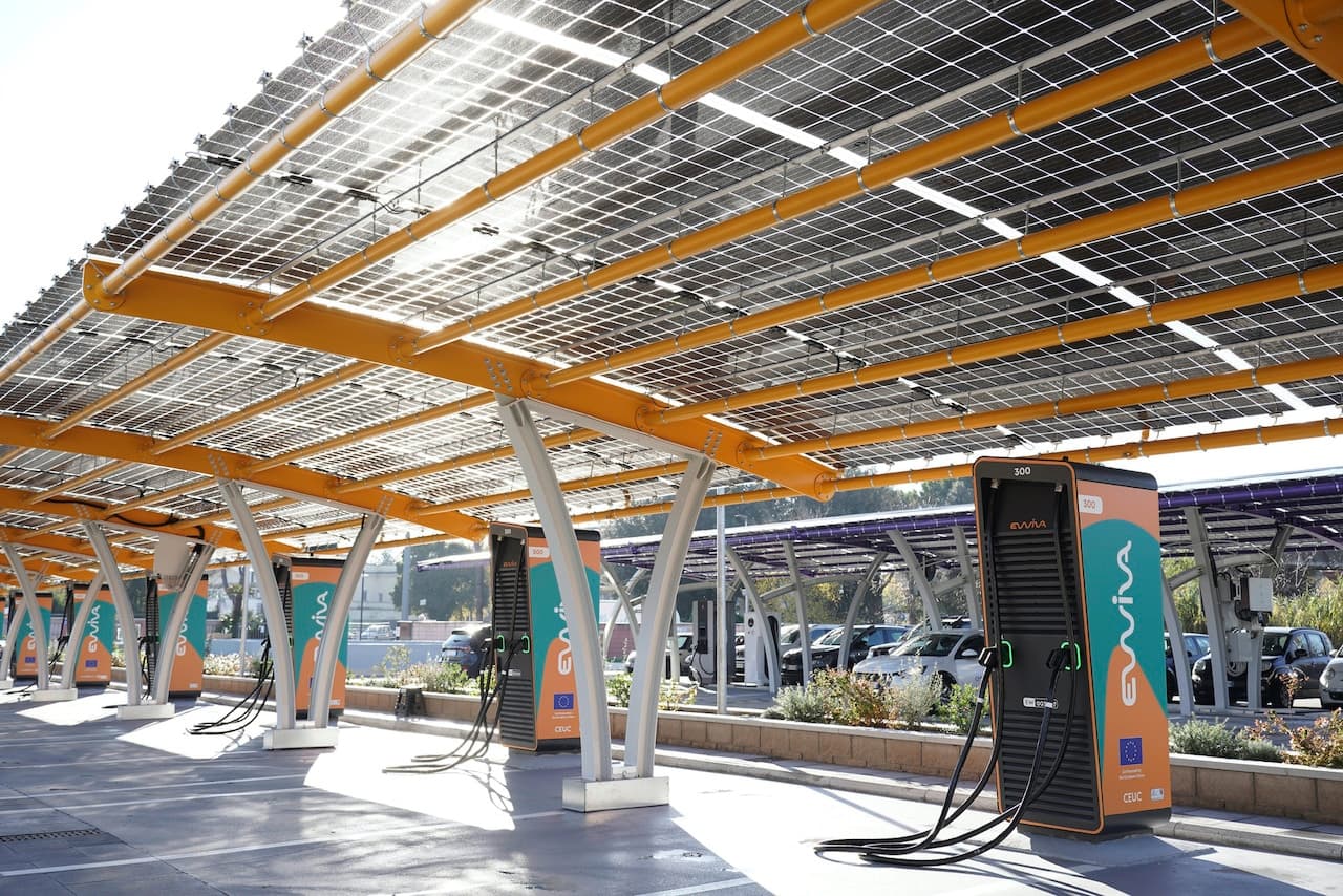 Cover Image for VW und Enel starten Schnellladenetzwerk Ewiva