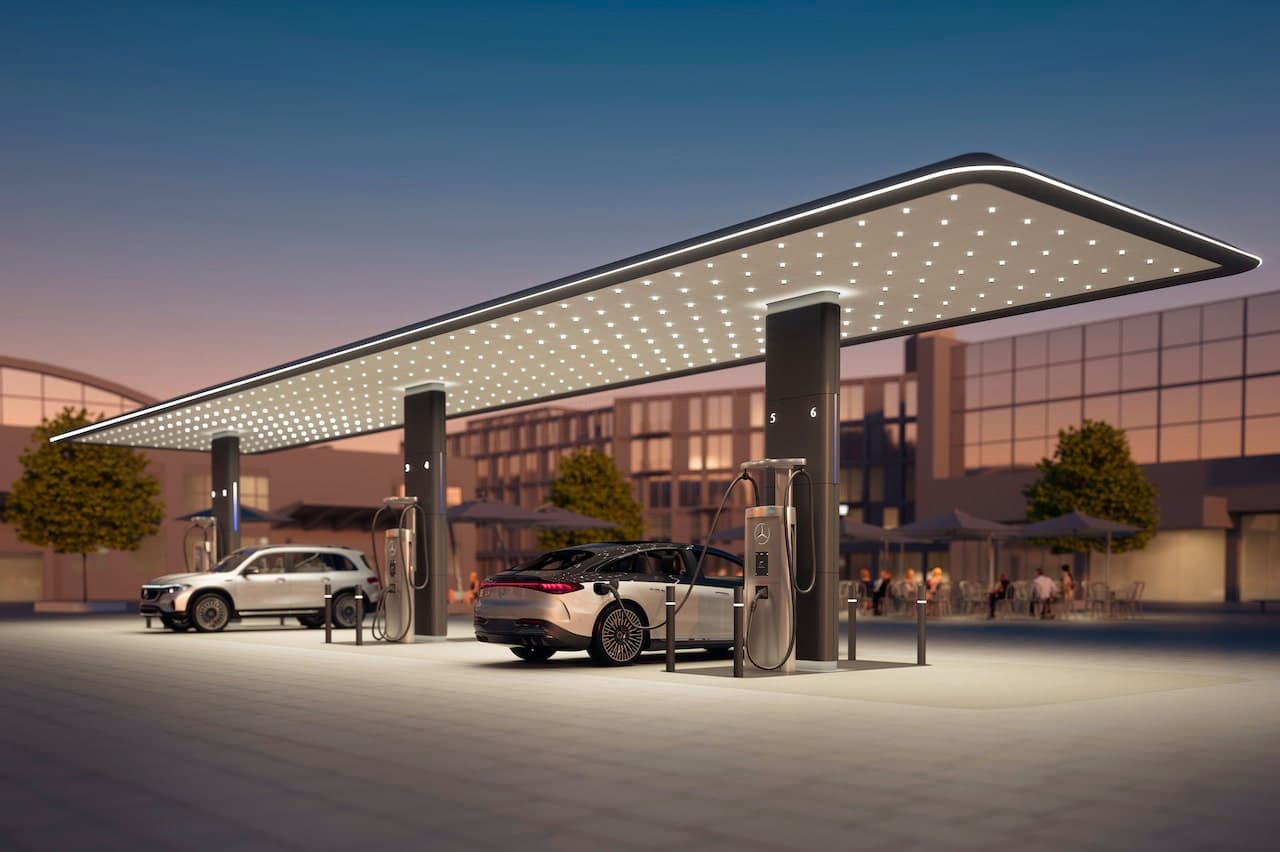 Cover Image for Mercedes-Benz baut weltweites Schnellladenetzwerk auf