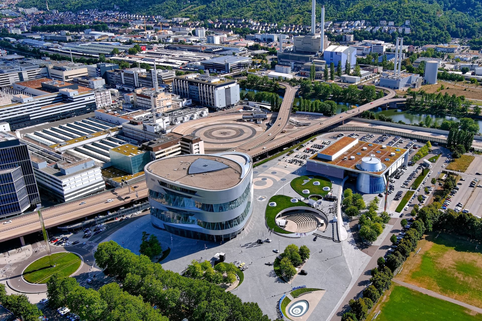 Mercedes pumpt Milliardensumme in seine Werke